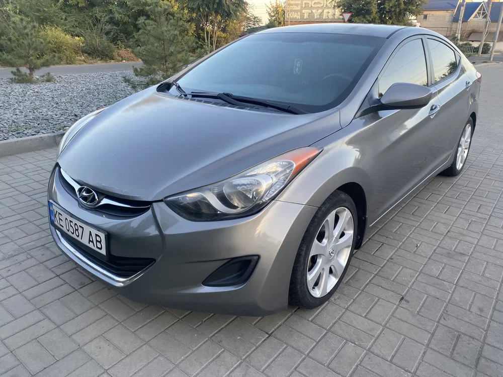 Hyundai та Tesla • Київ — оренда авто