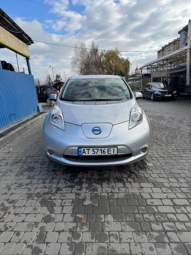 Nissan Ліф
