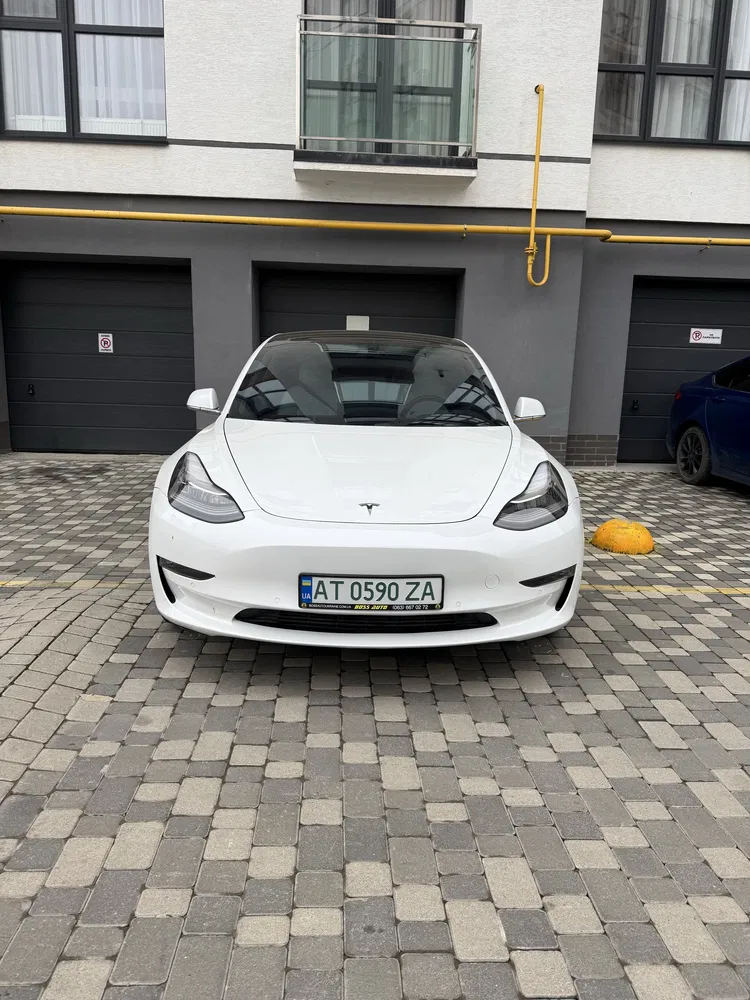 Tesla в оренду • Київ — оренда авто