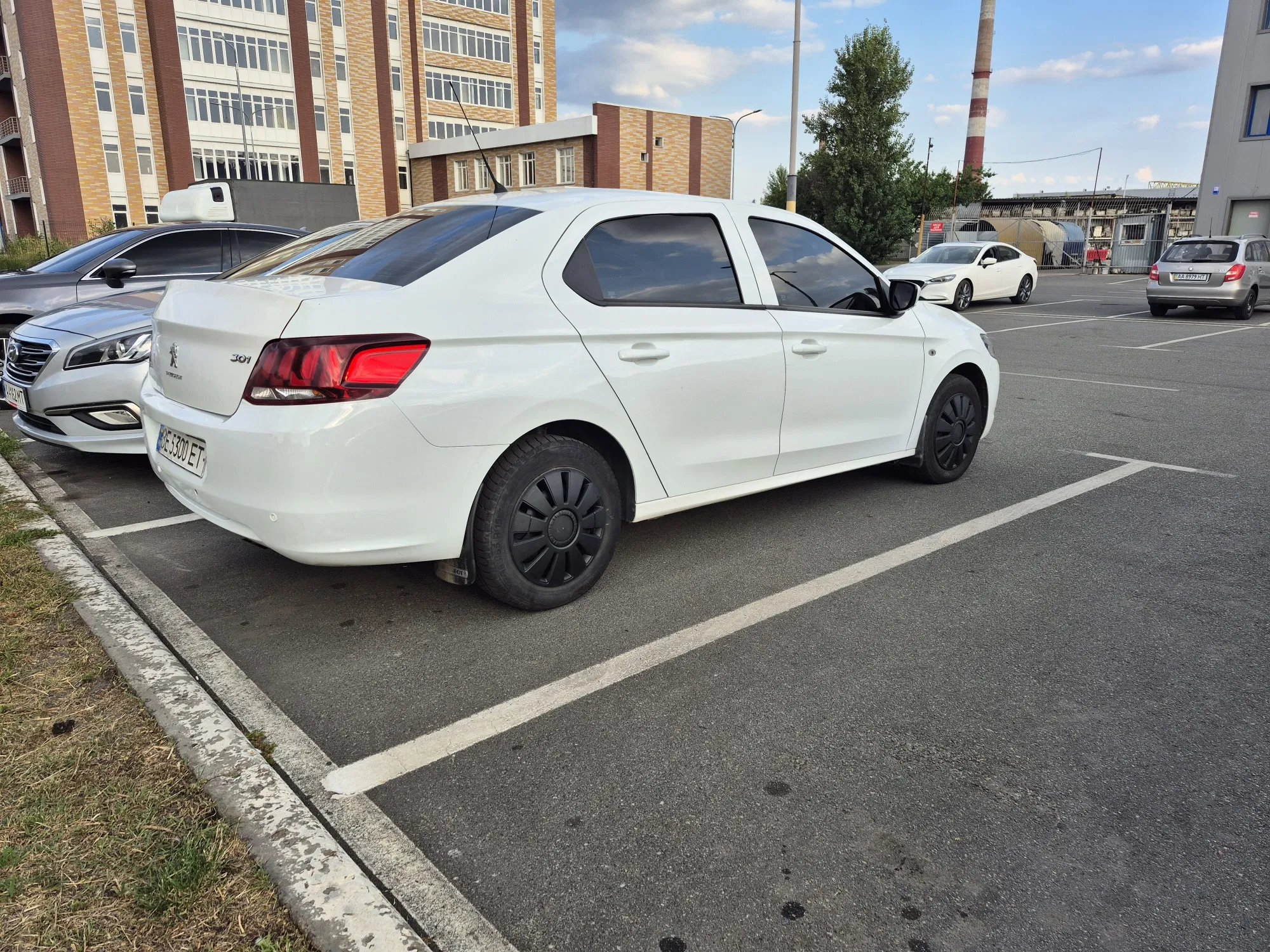 Peugeot та KIA • Київ — оренда авто