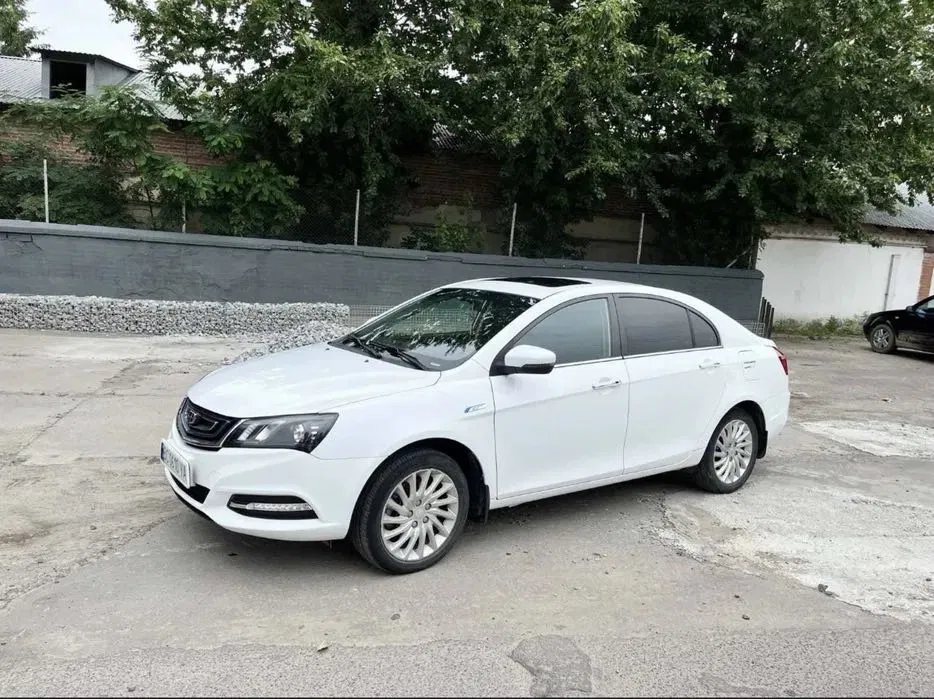 Geely Emgrand EV300